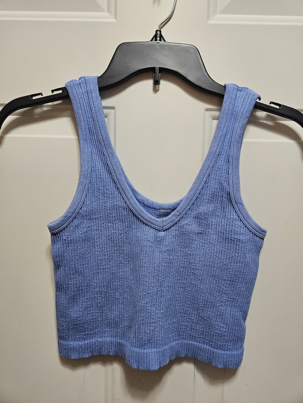 Mono B Ribbed Seamless V-Neck Cropped Tank Top